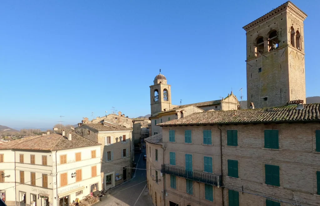 vista finestra camera b&b sant'angelo in vado corso garibaldi